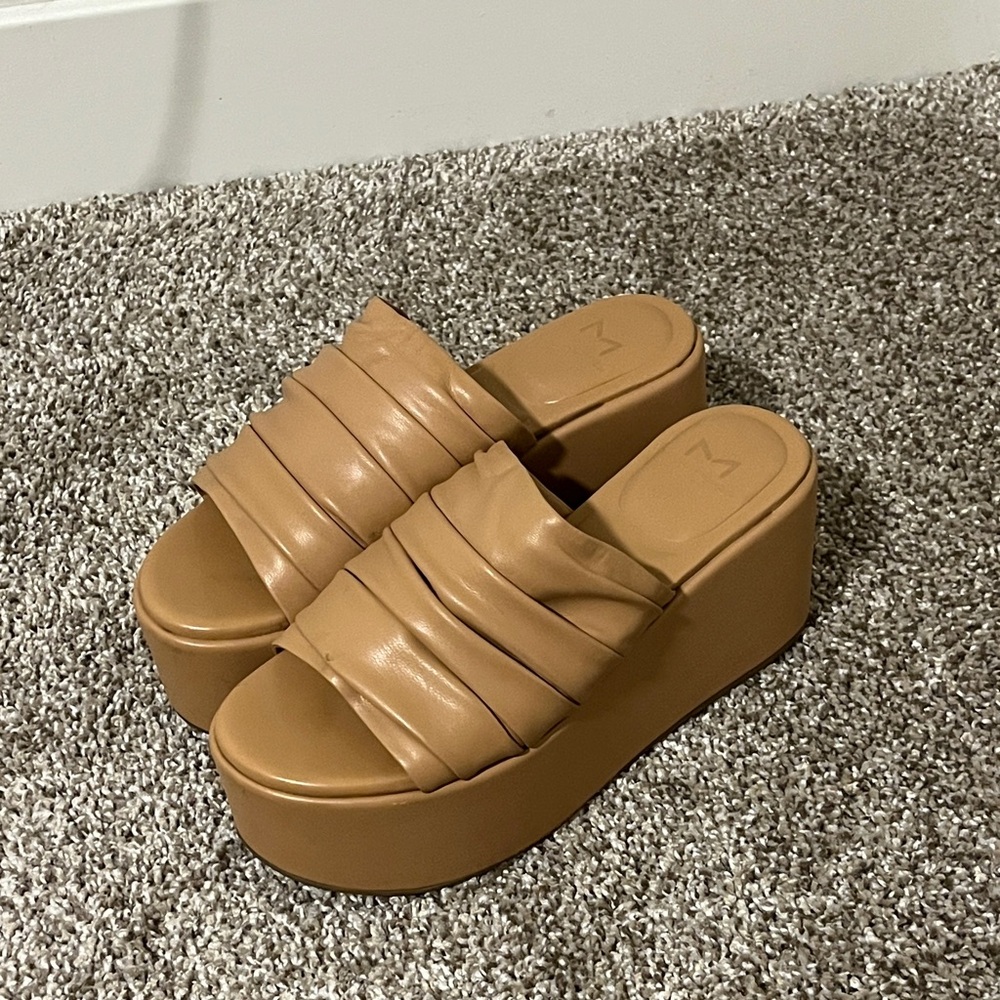Marc Fisher Tan Platform Sandal Slides 90s Aesthetic Sz 5.5 Excellent Condition